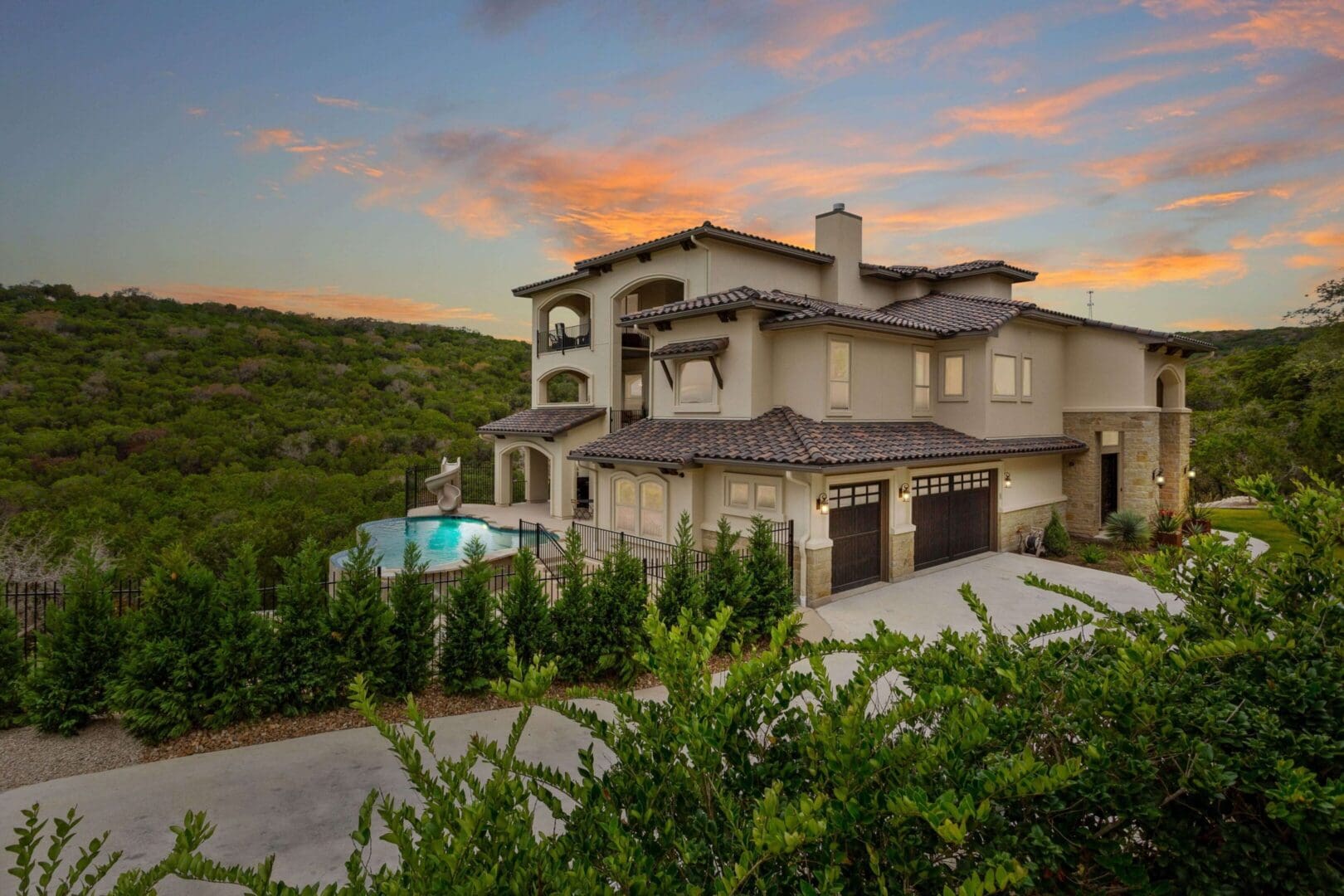 Luxurious house with pool and scenic view.